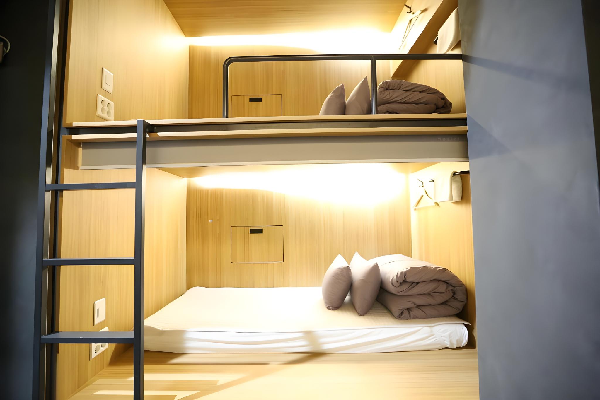 Female Dorm, Female Only, Standard, Single, 2 Beds