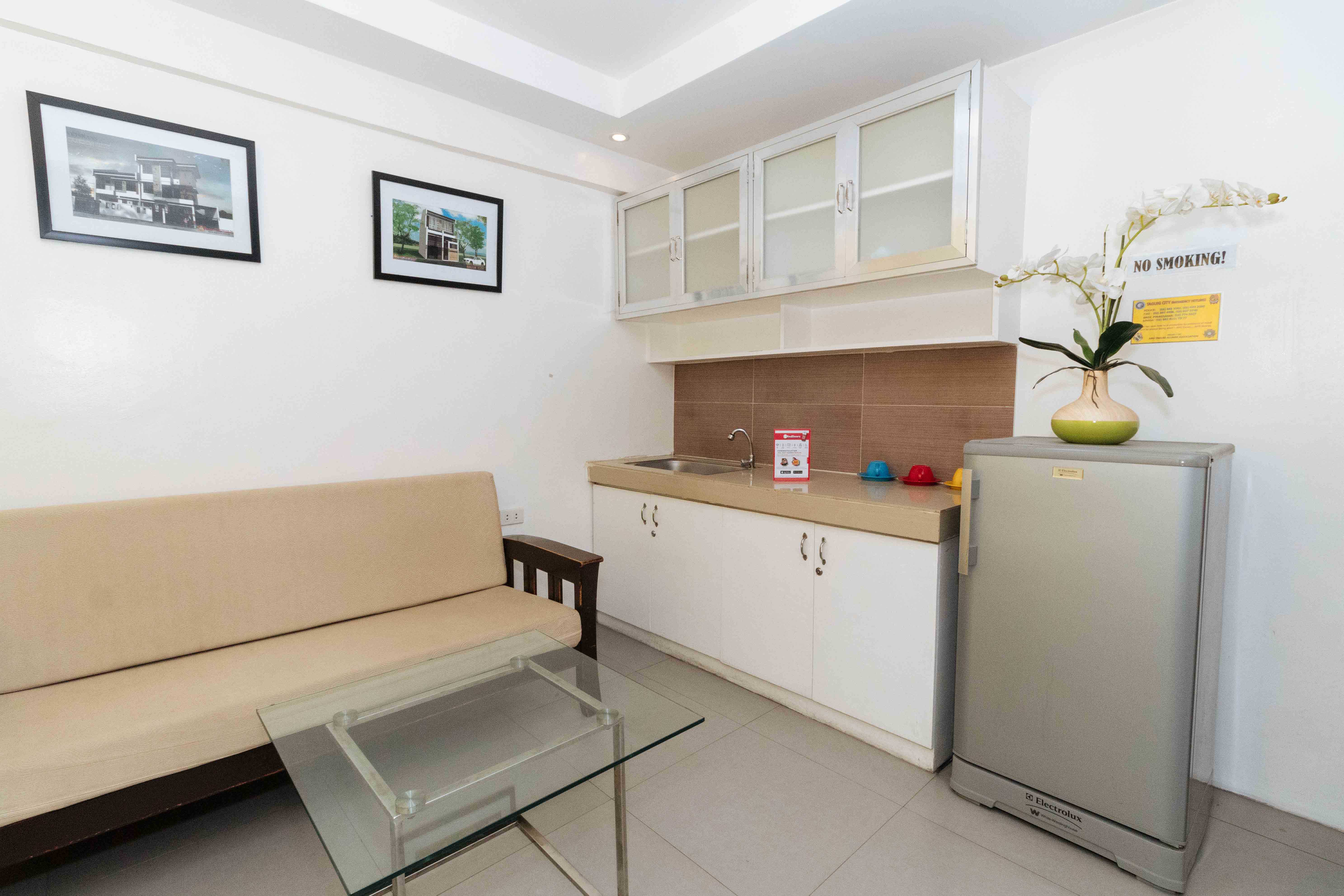 RedDoorz @ DBuilders Rooms Ph1 Taguig 1/28
