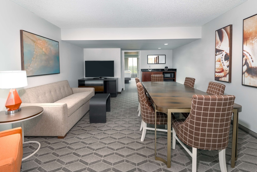 Embassy Suites By Hilton Dallas Park Central Area 24/45