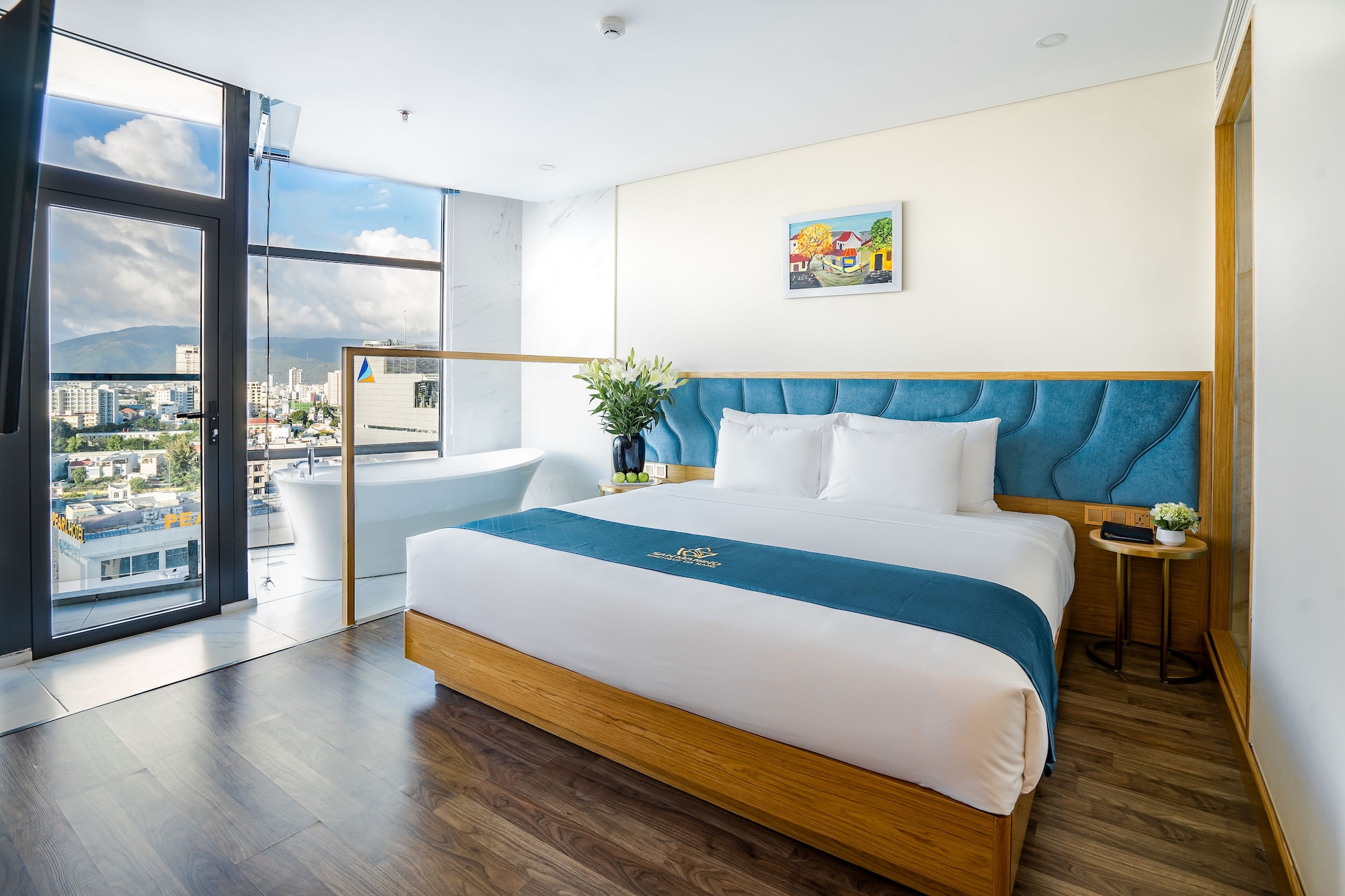 EXECUTIVE, SUITE