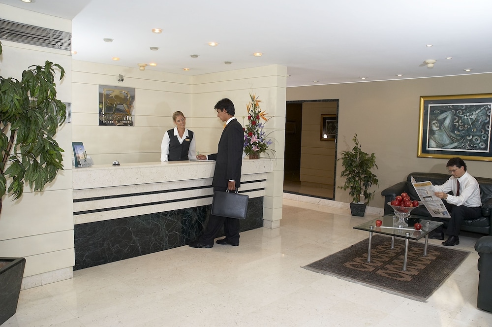Roosevelt Hotel And Suites 9/65