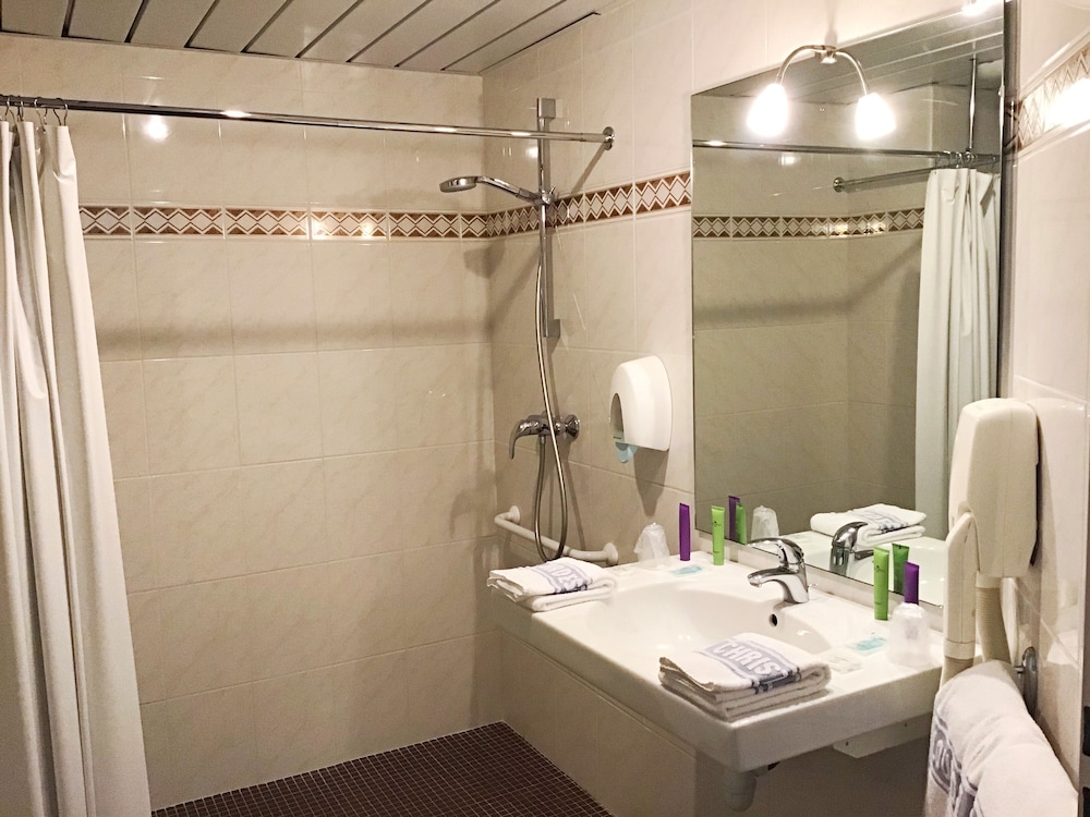 Hotel Christ Roi 24/64