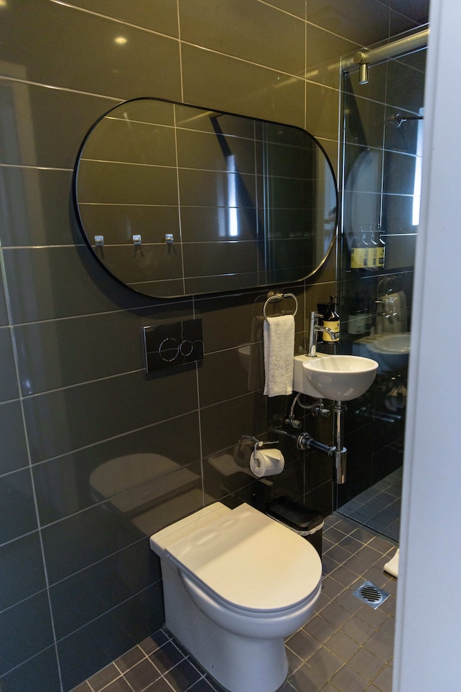 Bayswater Boutique Lodge 57/58