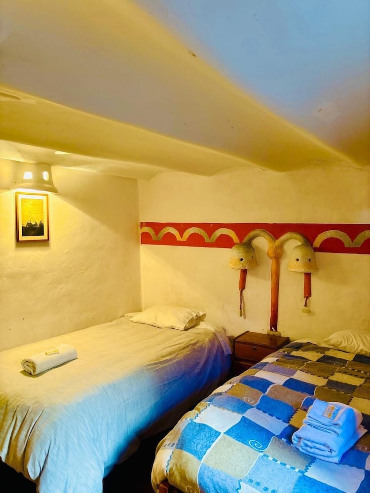 Family, Queen Bed