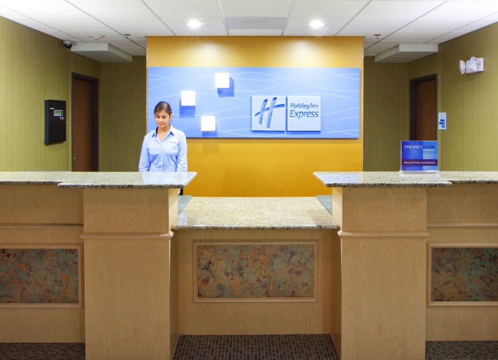 Holiday Inn Express Suites Thornburg S Fredericksburg 10/58