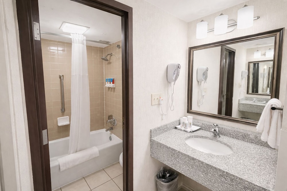 Hotel Lotus Kansas City Stadium 60/62