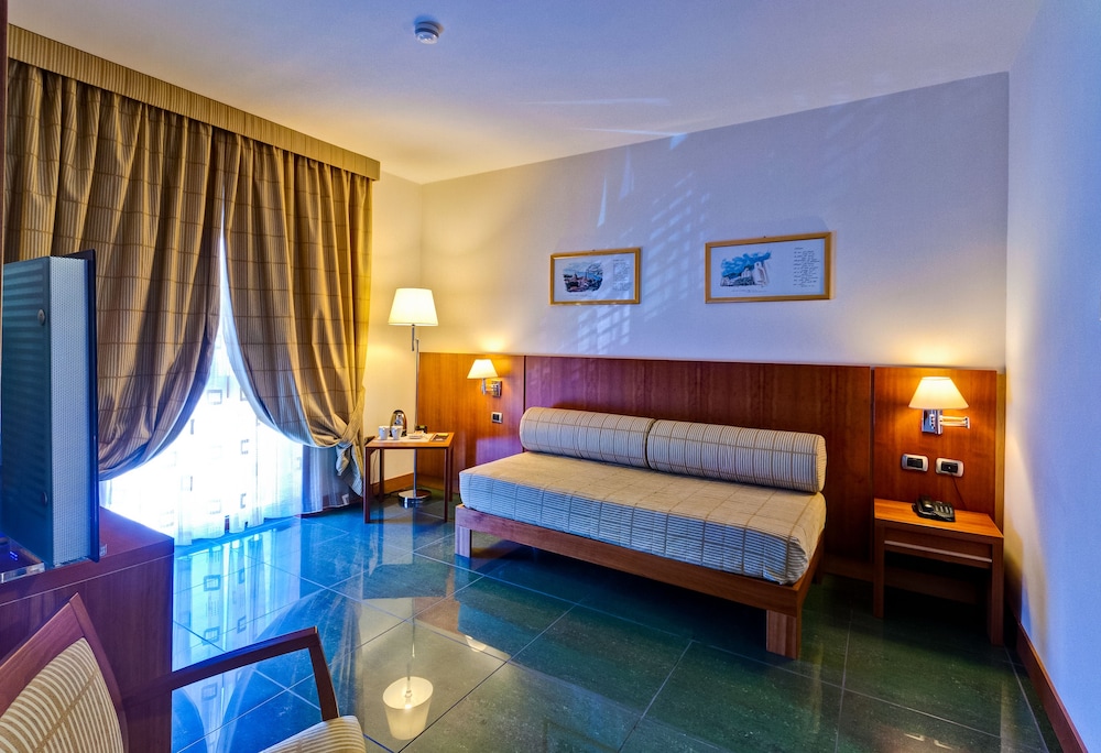 Hotel Dei Principati 36/53
