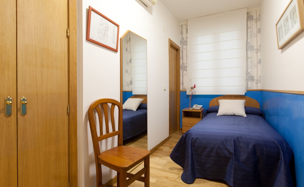 HOSTAL MONTALOYA 39/68