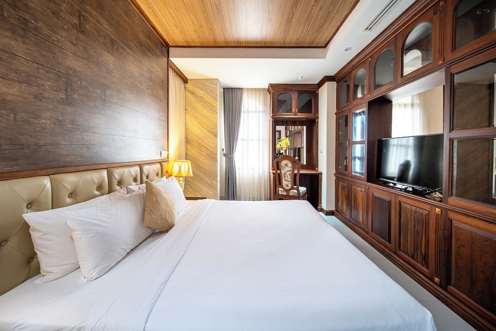 1 BEDROOM, JUNIOR SUITE, CITY VIEW