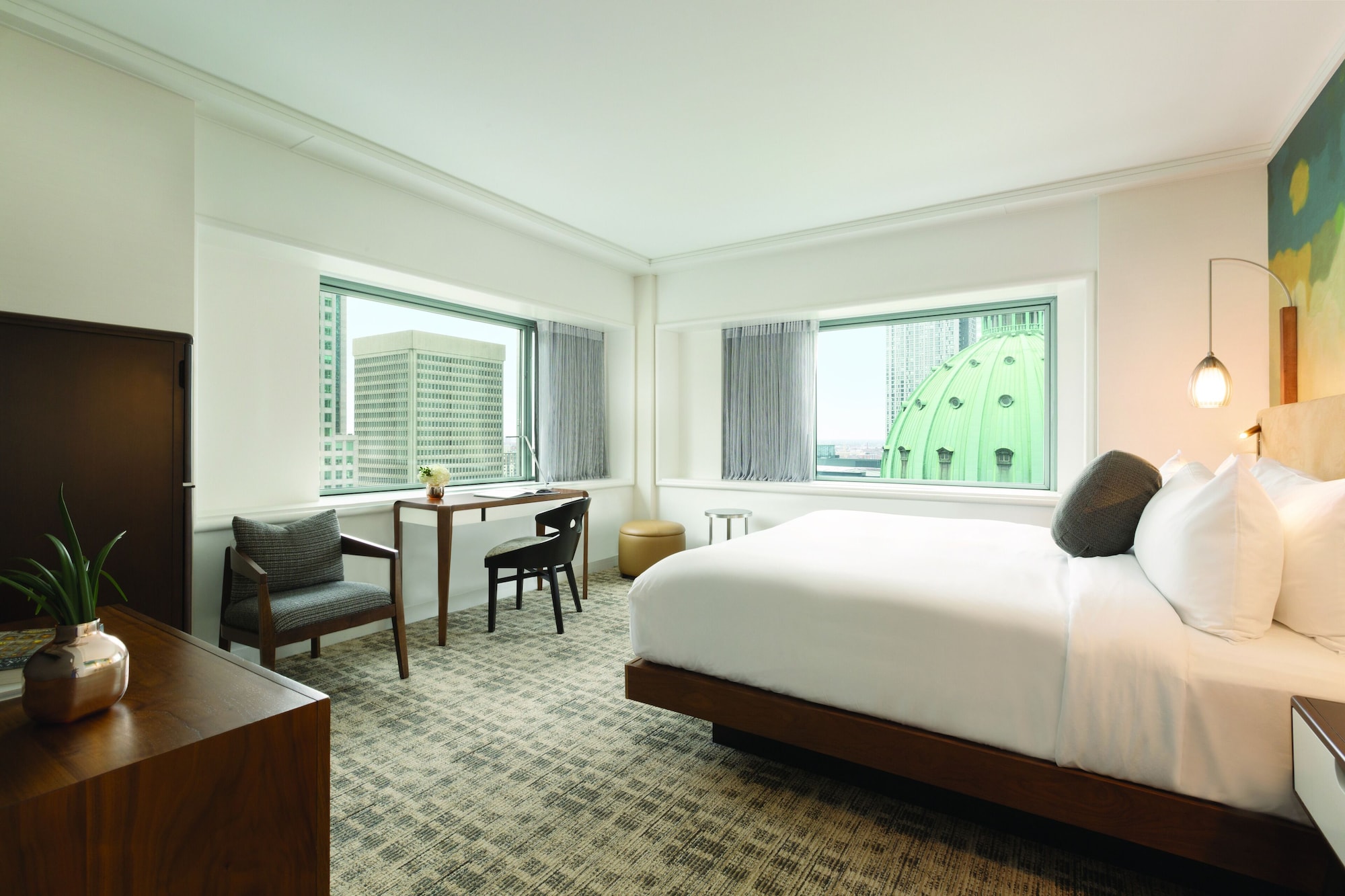 DELUXE, KING BED
