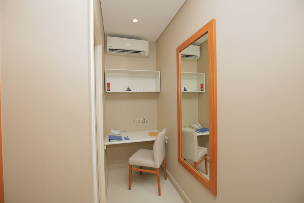 Ela Beach Hotel And Apartments 19/32