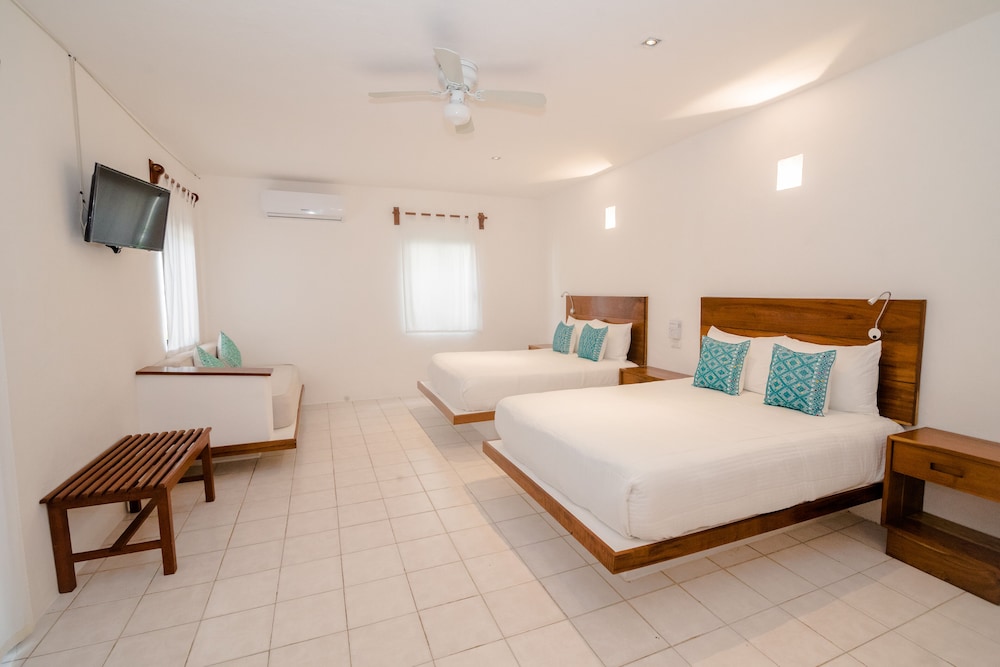 Room, 2 Double Beds, Pool Side
