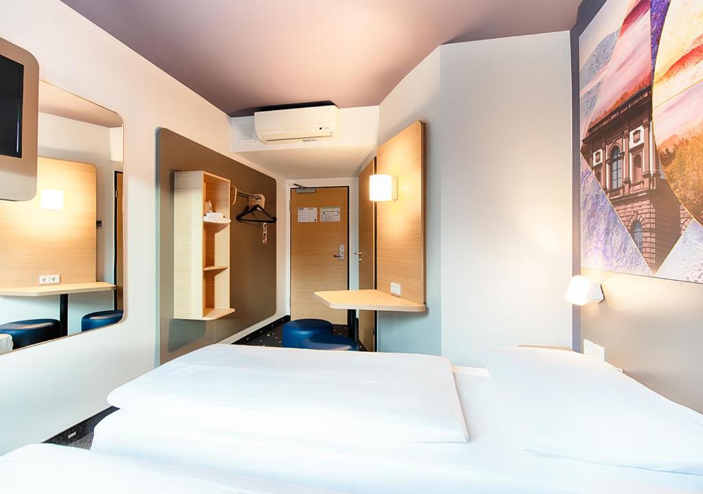 Room, Single, Twin Beds