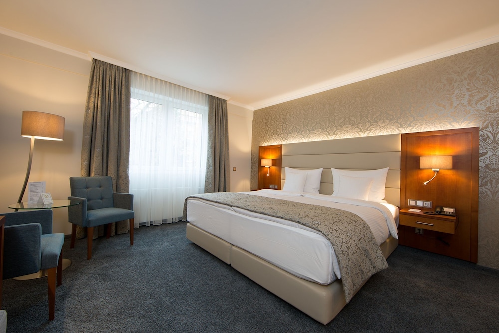 Hotel Oranien Wiesbaden 26/66