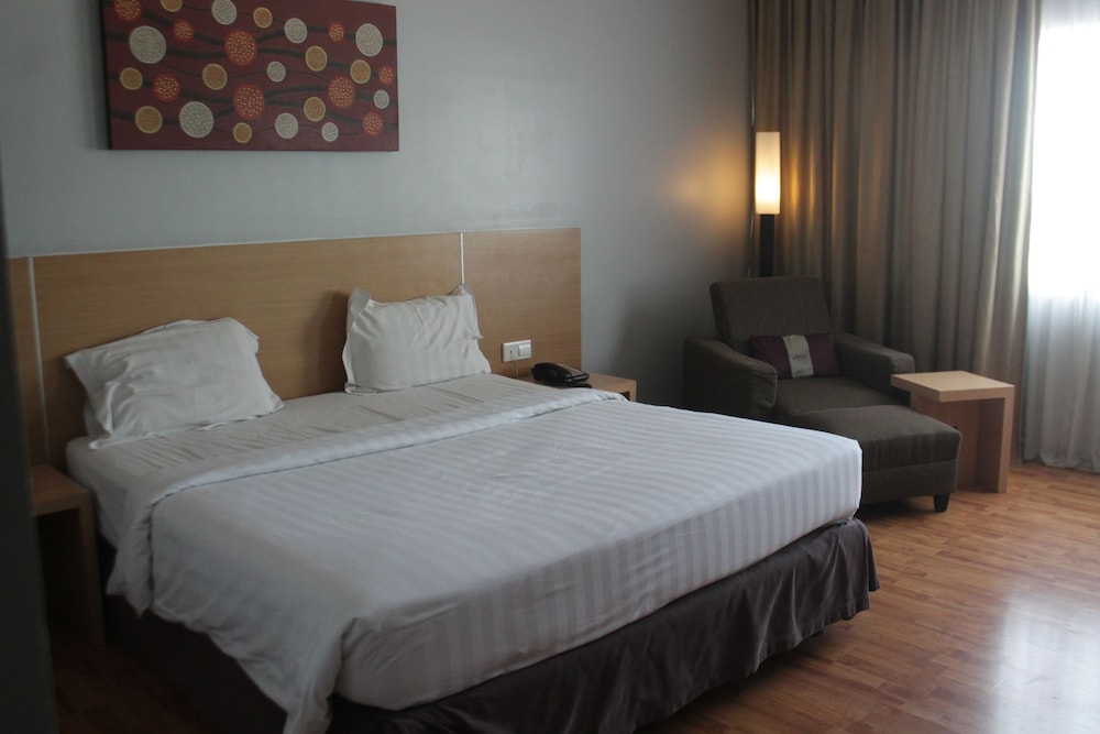 AMALIA HOTEL 8/45