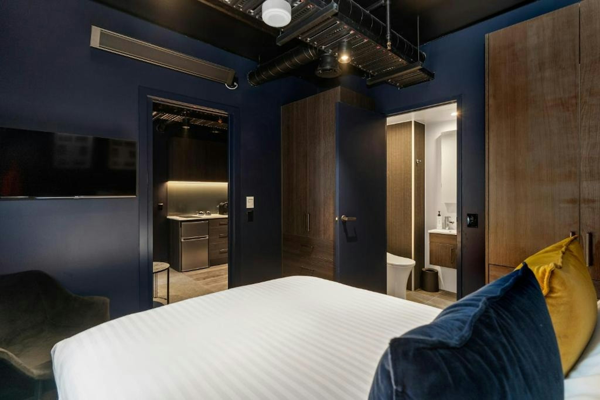2 Bedrooms, Metro