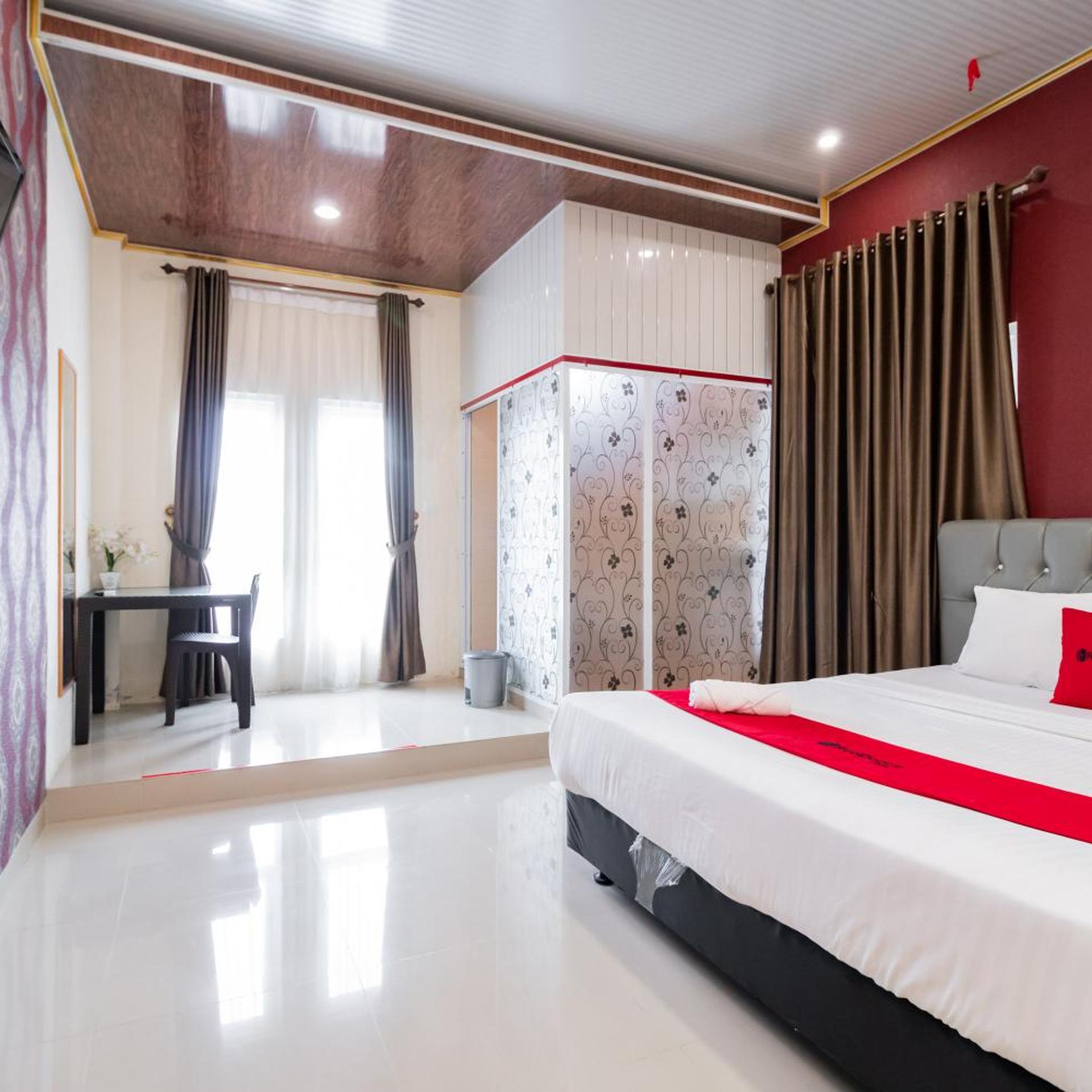 OYO 1648 Penginapan Three Joye 33/47