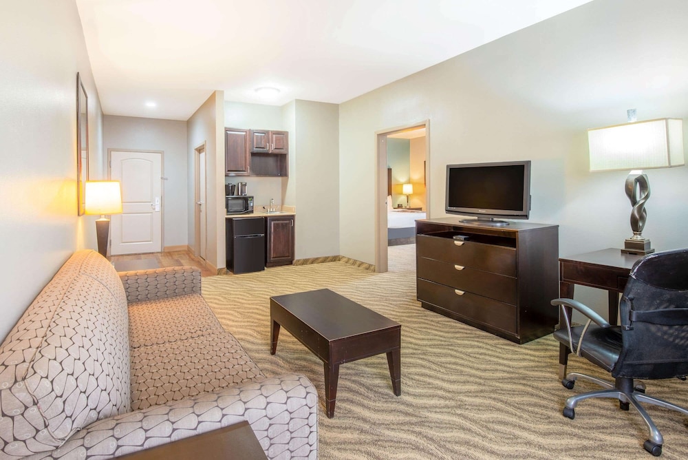 La Quinta Inn Suites Glen Rose 35/55
