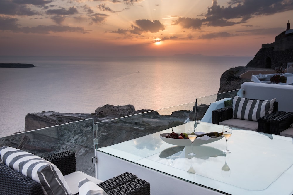 Hyperion Oia Suites 45/45