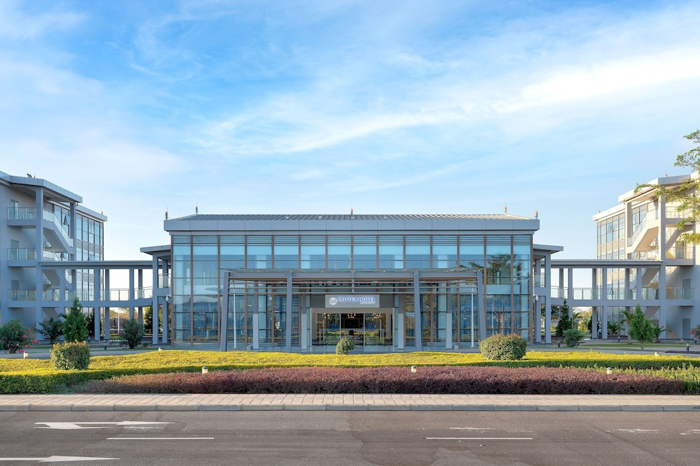 Protea Hotel by Marriott Lusaka International Airport 3/50