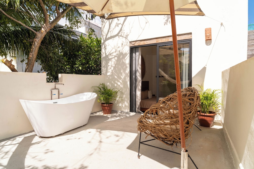 Enigmatic Boutique Hotel 8/44