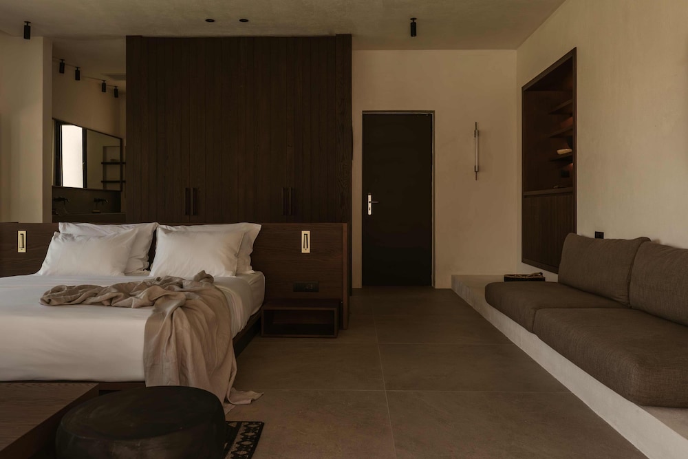 DESIGN, STUDIO, SUITE, DOUBLE BED, POOL SIDE