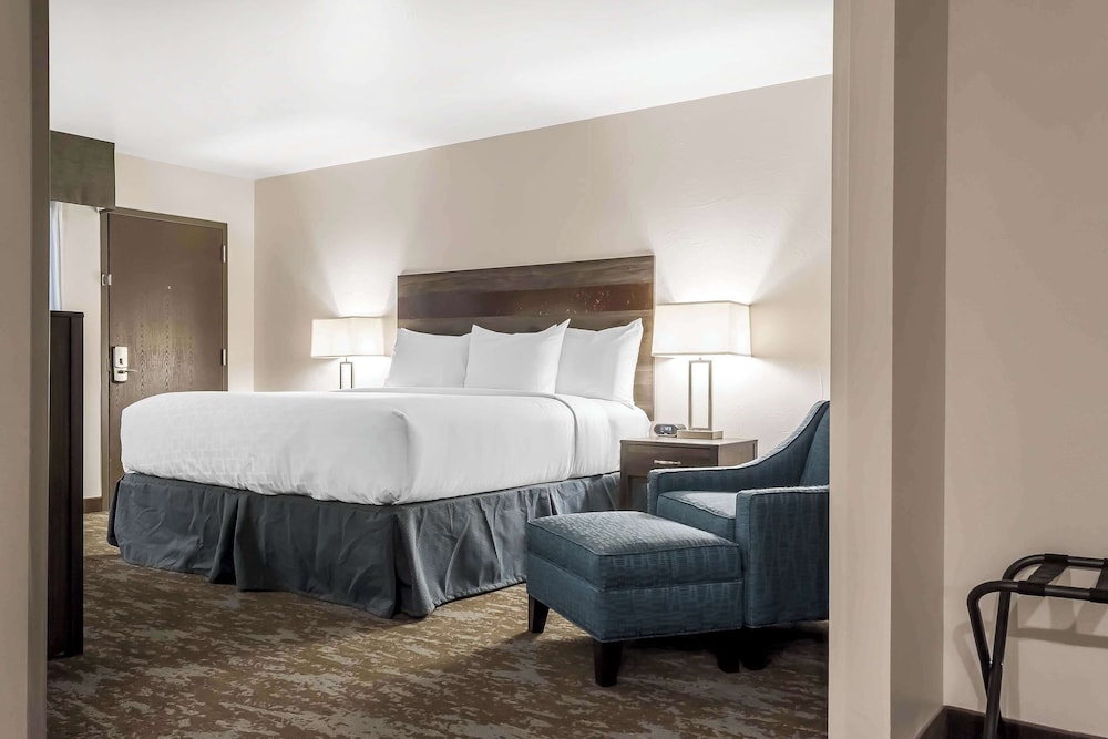 Upgrade, Efficiency, Suite, King and Queen Bed