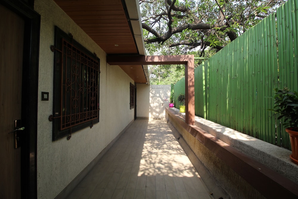 Shivam Hotel 50/58