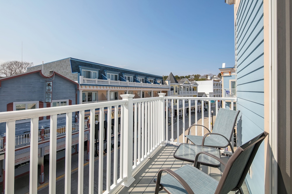 Bicycle Street Inn and Suites 5/50