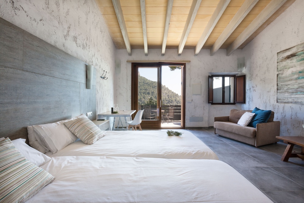 FINCA HOTEL ALBELLONS PARC NATURAL 54/70