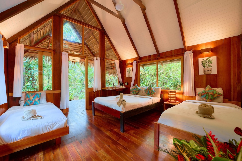 Shawanda Lodge 18/50