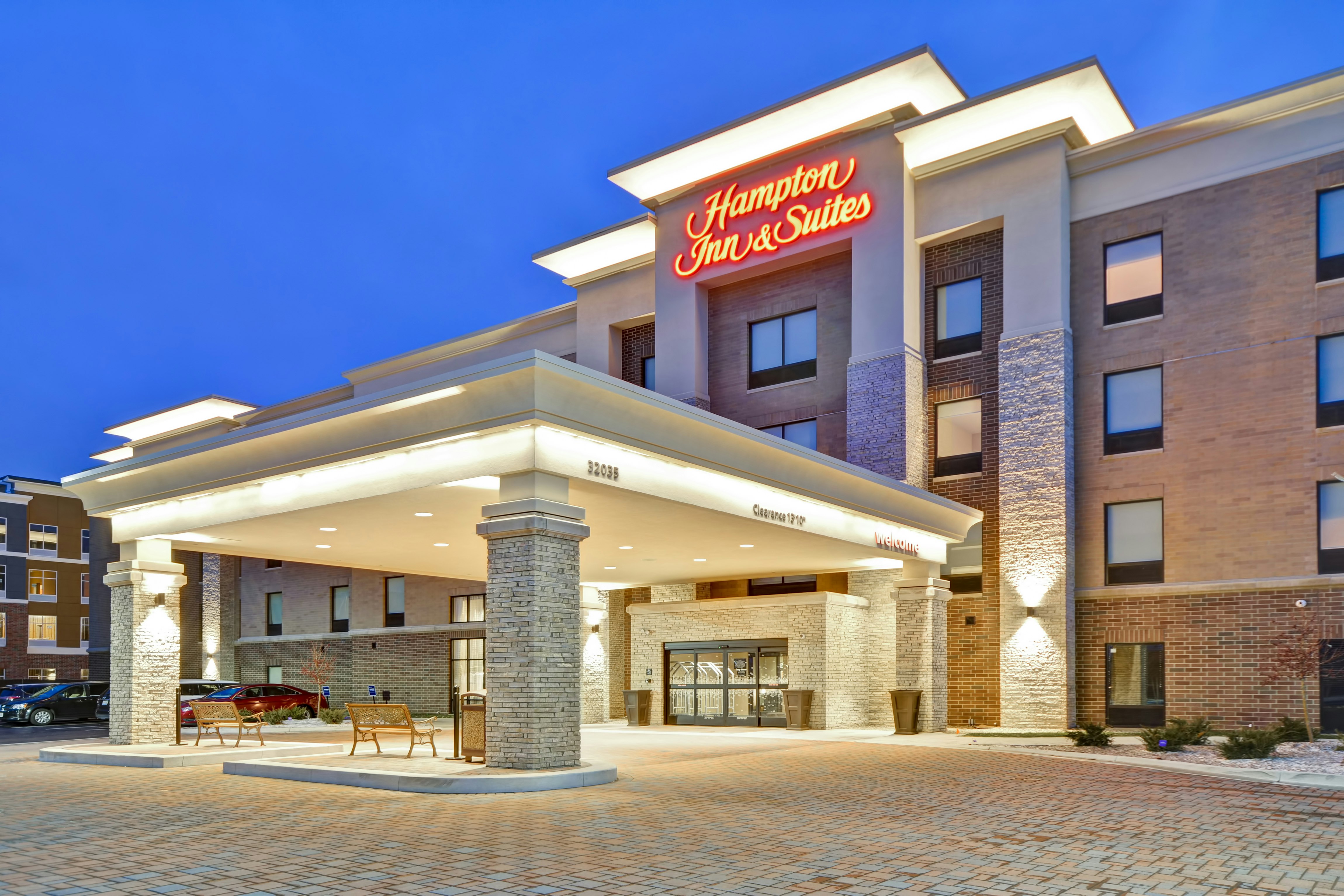 Hampton Inn Suites Detroit Warren 2/49