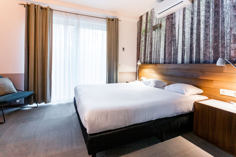 Utopia Hotel 25/69