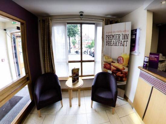 Premier Inn London Twickenham East 13/22