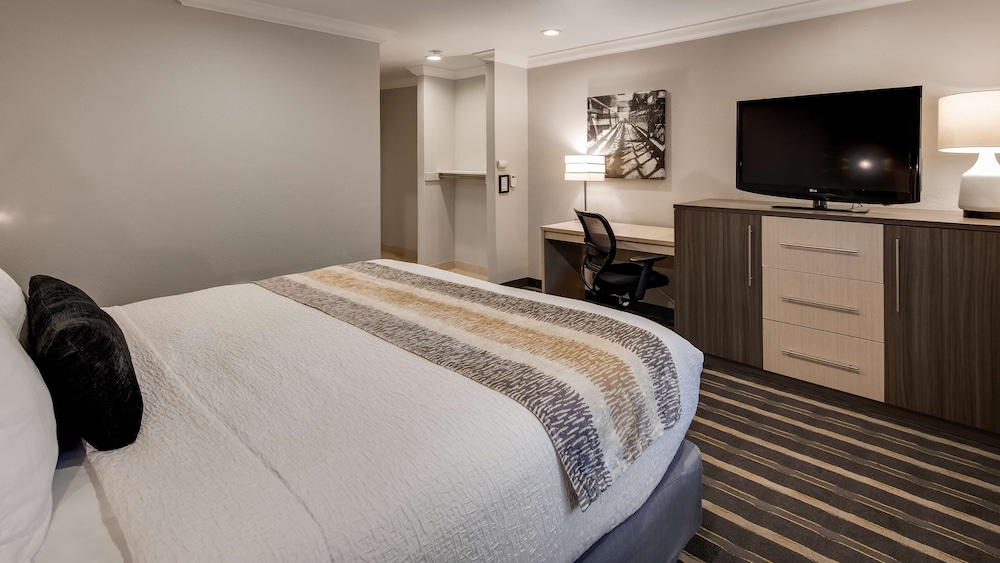 Best Western Plus Milwaukee West 10/45