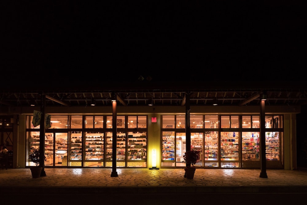 Kanucha Bay Hotels and Villas 2/80