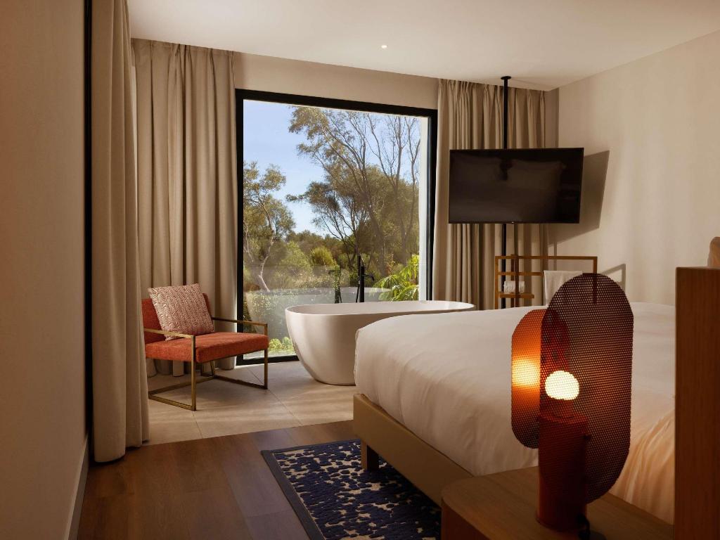 Signature, So Lofty, King Bed, Living Area, Terrace, Bathtub