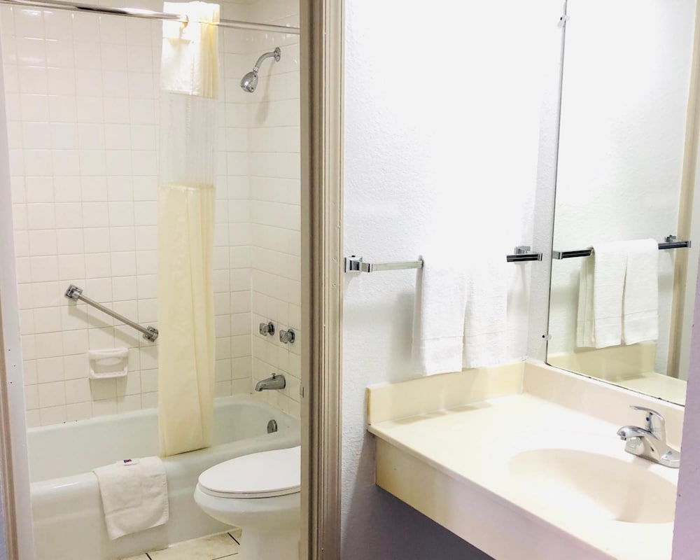 Motel6 Falls Church, VA - Arlington Boulevard 21/25