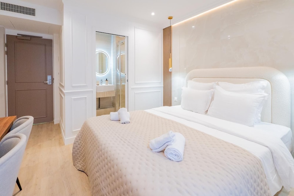 La Muse, Queen Bed