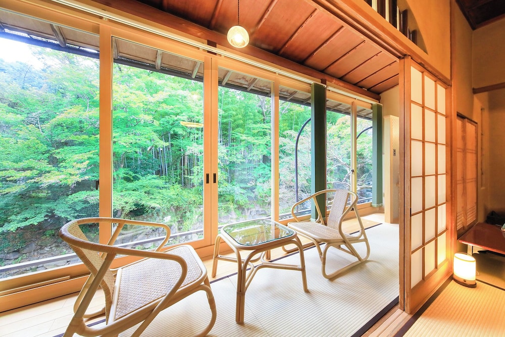 ARAI RYOKAN 17/50
