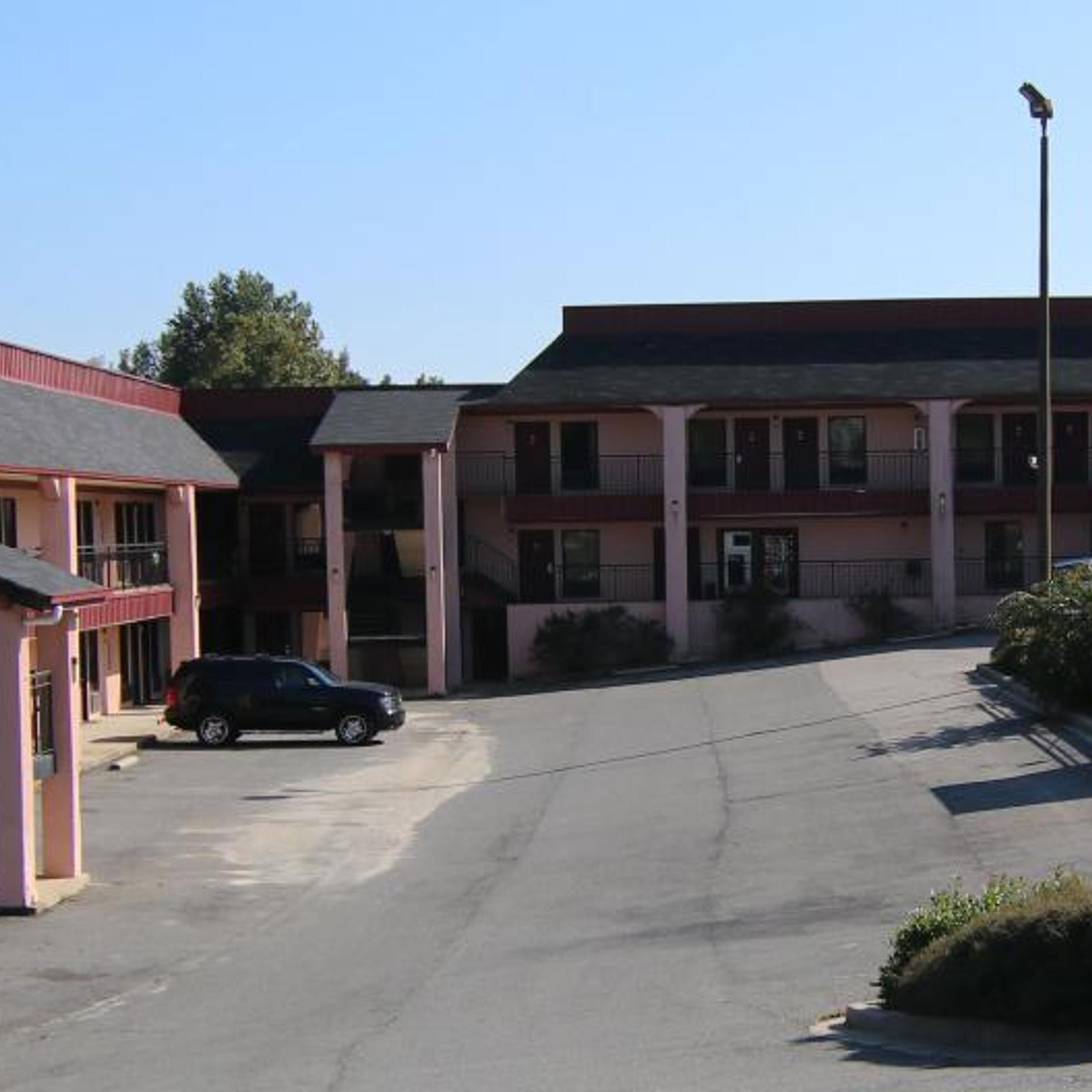 Executive Inn Kershaw 3/25