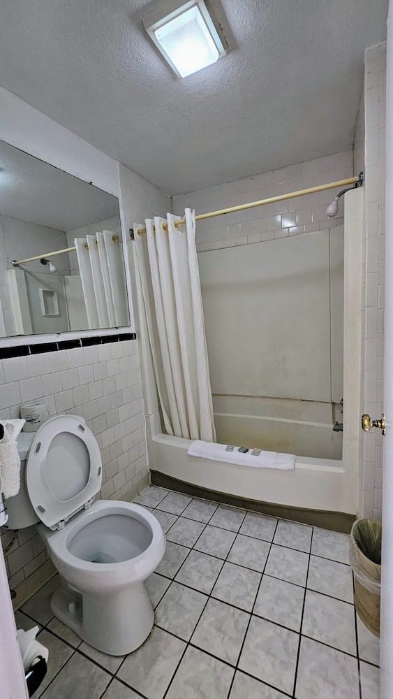 Budget Inn 15/16