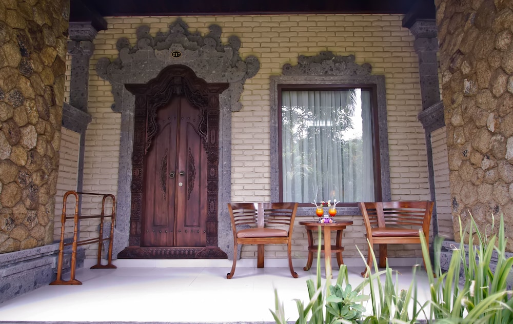 Satriya Cottage 62/82