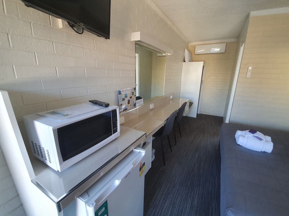 Coastal Bay Motel 27/66