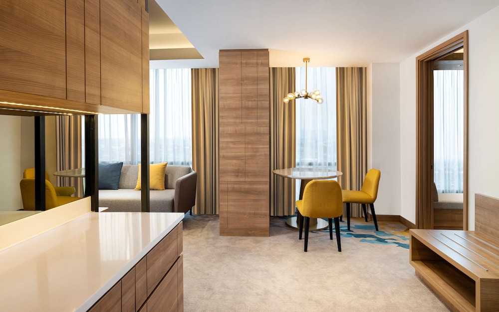 Hilton Garden Inn Jakarta Taman Palem 36/63