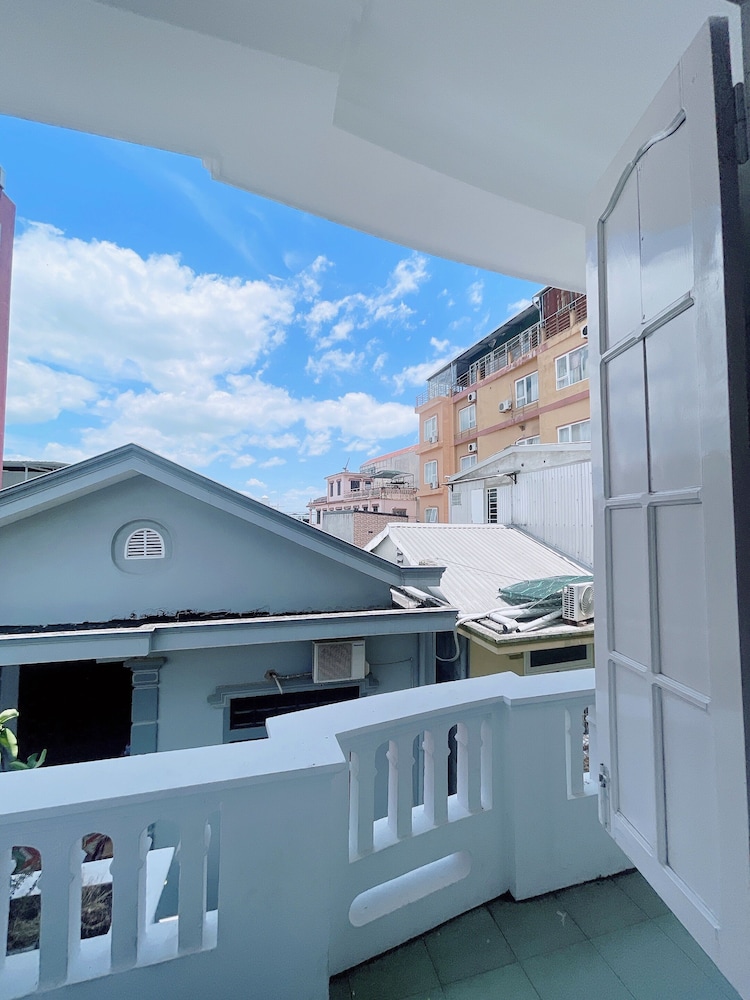 Amy Hostel Hue 4/65