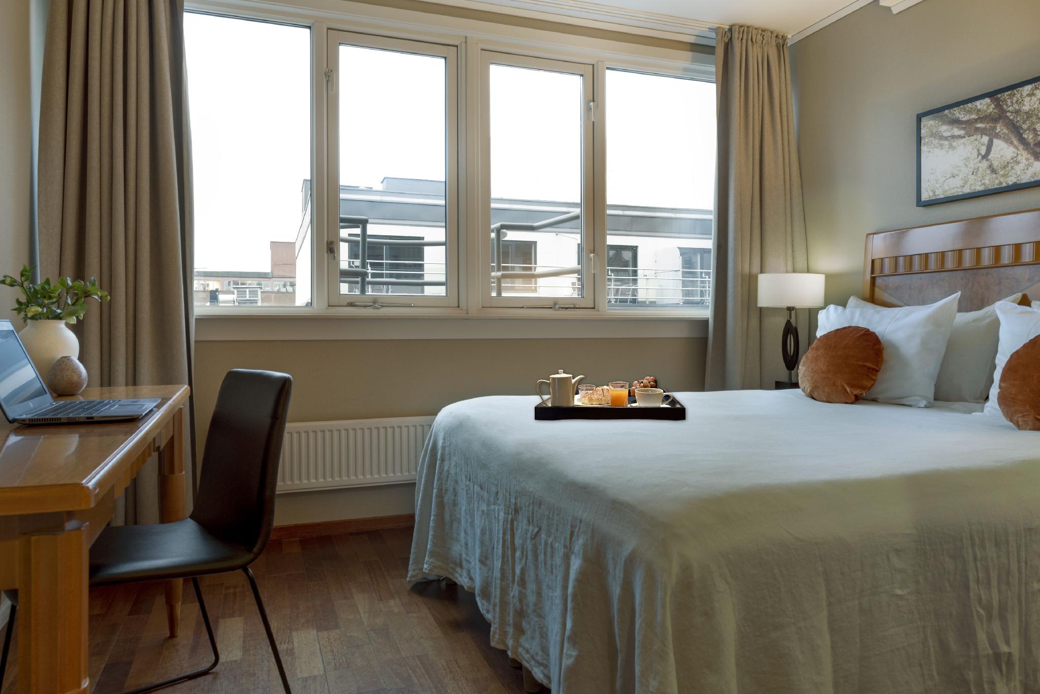 Business, Studio, King Bed, Queen Bed