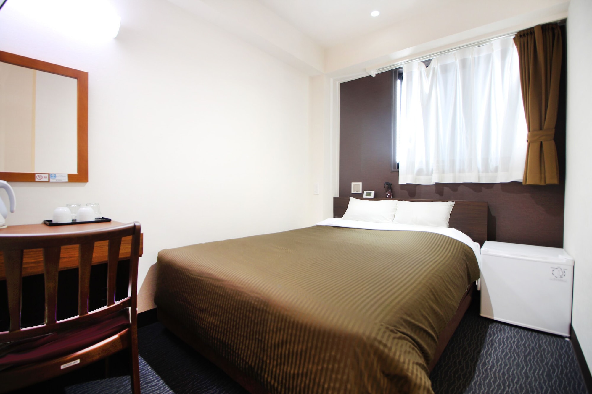 ROOM, DOUBLE BED