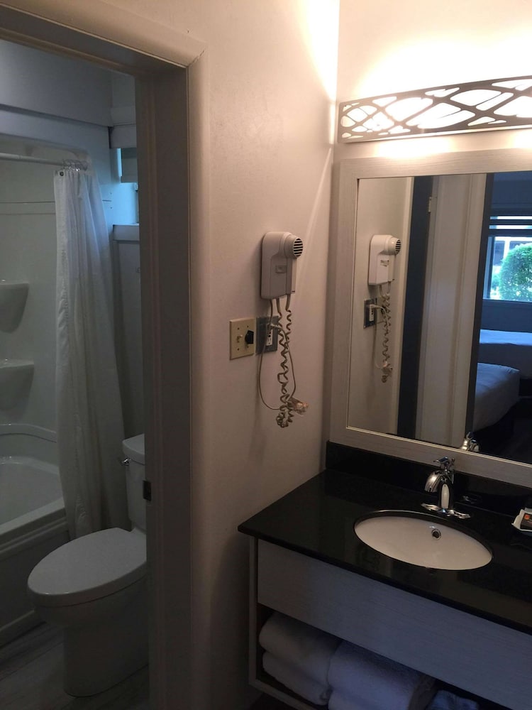 Dannys Hotel Suites Surestay Collection By Best Western 25/47