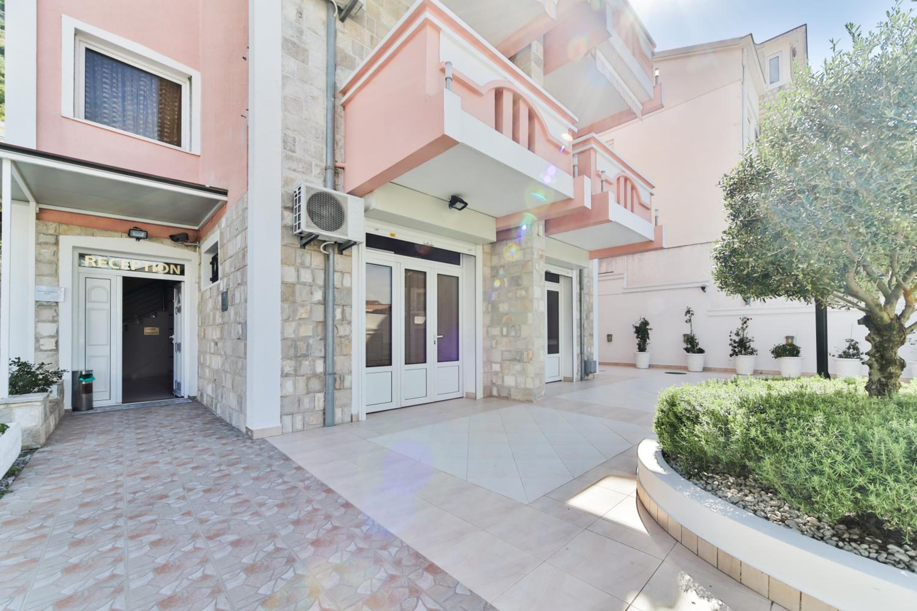 Garni Hotel Koral 42/50